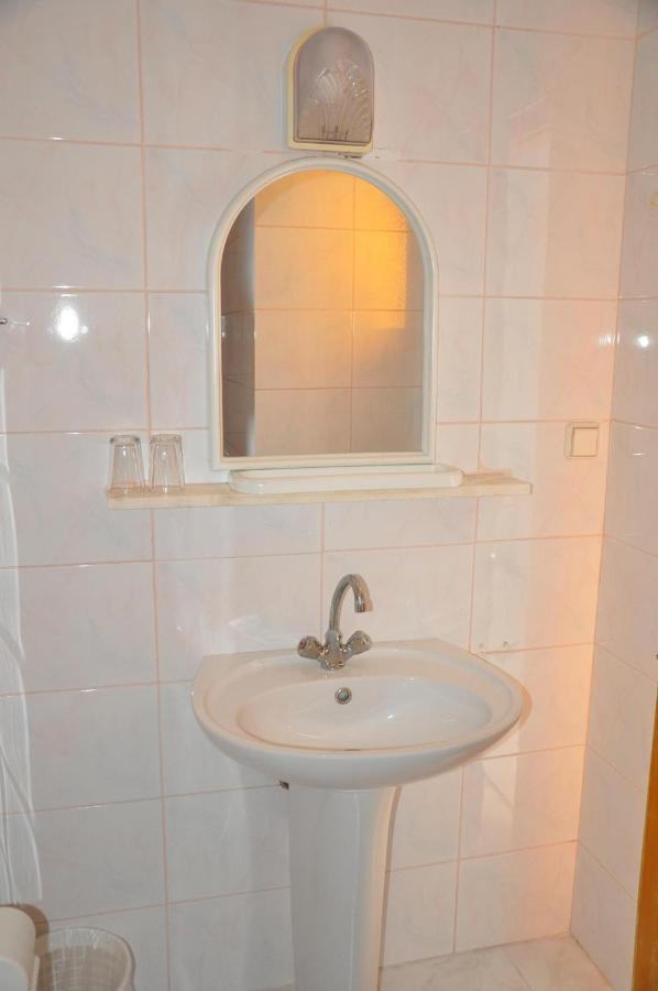 Kahraman Hotel Side Luaran gambar