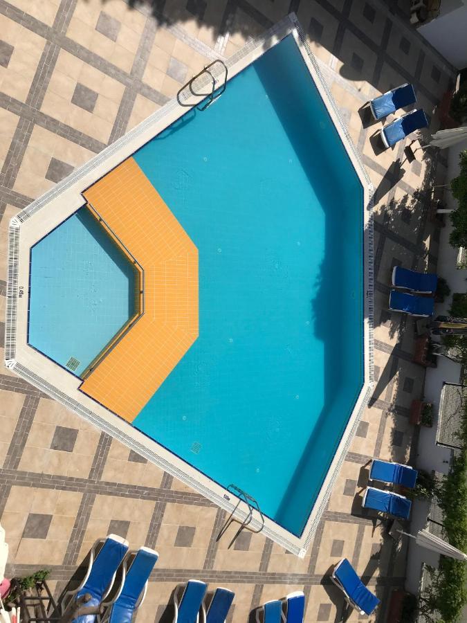 Kahraman Hotel Side Luaran gambar