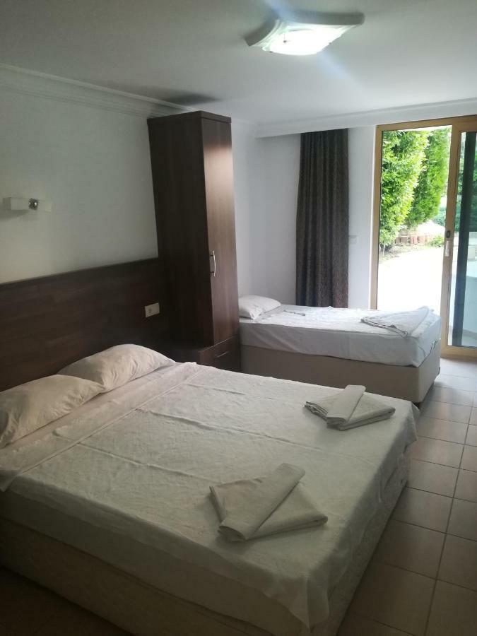 Kahraman Hotel Side Luaran gambar